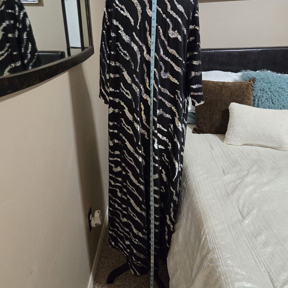 Stylish Black and White Women's Duster With Sequins. NWOT Never Worn! Size L - Picture 4 of 7